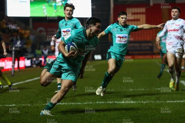 100126 - Scarlets v Section Paloise - Investec Champions Cup - Toshi Butlin of Pau goes over for his first try
