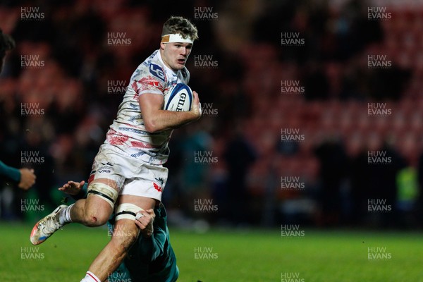 100126 - Scarlets v Section Paloise - Investec Champions Cup - Taine Plumtree of Scarlets on the way to scoring a try