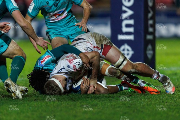 100126 - Scarlets v Section Paloise - Investec Champions Cup - Taine Plumtree of Scarlets is tackled by Theo Attissogbe of Pau on the way to scoring a try