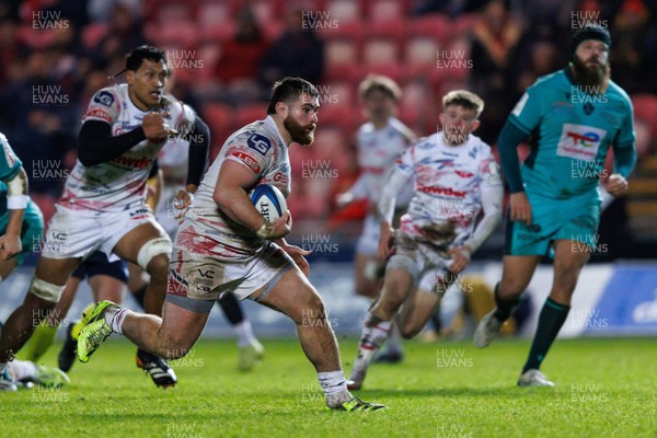 100126 - Scarlets v Section Paloise - Investec Champions Cup - Kemsley Mathias of Scarlets makes a break