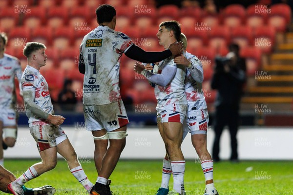 100126 - Scarlets v Section Paloise - Investec Champions Cup - Joe Hawkins of Scarlets celebrates with Sam Lousi of Scarlets after scoring a try