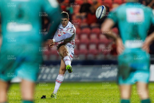 100126 - Scarlets v Section Paloise - Investec Champions Cup - Joe Hawkins of Scarlets kicks at goal