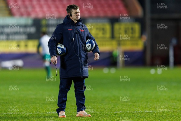 100126 - Scarlets v Section Paloise - Investec Champions Cup - Scarlets head coach Dwayne Peel during the warm up