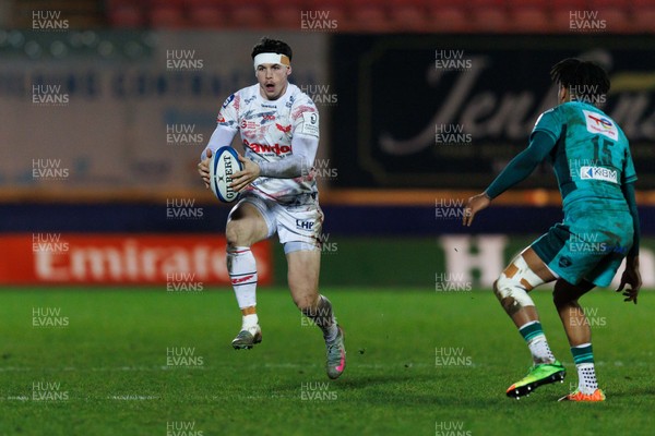 100126 - Scarlets v Section Paloise - Investec Champions Cup - Tom Rogers of Scarlets