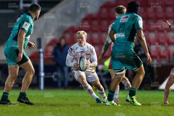 100126 - Scarlets v Section Paloise - Investec Champions Cup - Blair Murray of Scarlets looks for a gap