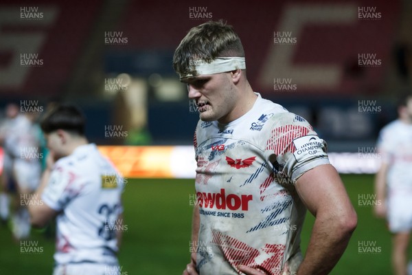 100126 - Scarlets v Section Paloise - Investec Champions Cup - Dejected Taine Plumtree of Scarlets at the end of the match