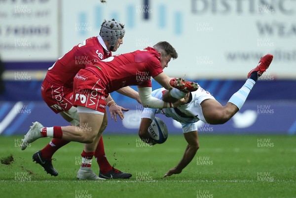 131018 - Scarlets v Racing 92, Champions Cup - Ben Volavola of Racing 92 is tackled by Steff Evans of Scarlets