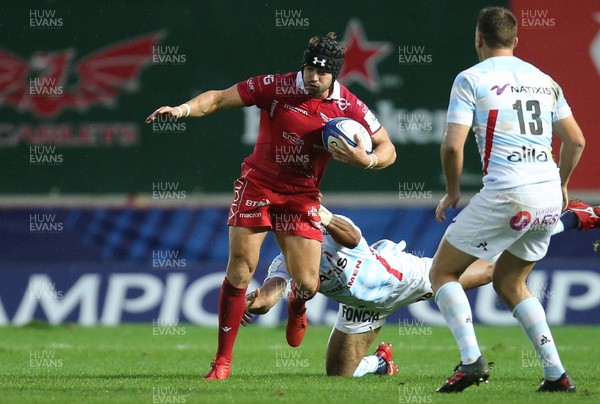 131018 - Scarlets v Racing 92, Champions Cup - Leigh Halfpenny of Scarlets charges forward