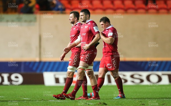 131018 - Scarlets v Racing 92, Champions Cup - Scarlets players leave the pitch at the end of the match