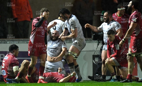 110120 - Scarlets v Toulon - European Rugby Challenge Cup - Bastien Soury of Toloun celebrates scoring try