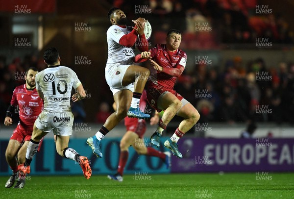110120 - Scarlets v Toulon - European Rugby Challenge Cup - Julian Savea of Toloun and Steff Evans of Scarlets jump for high ball