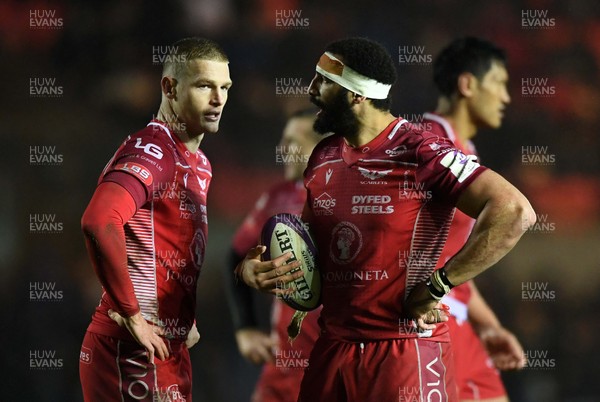 110120 - Scarlets v Toulon - European Rugby Challenge Cup - Johnny McNicholl and Uzair Cassiem of Scarlets look dejected