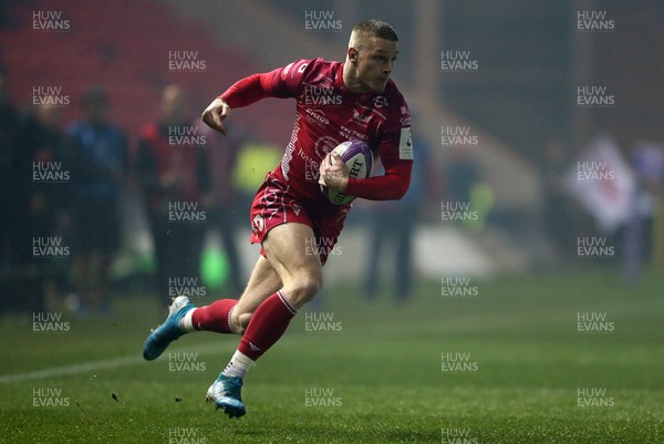 110120 - Scarlets v RC Toloun - European Rugby Challenge Cup - Johnny McNicholl of Scarlets