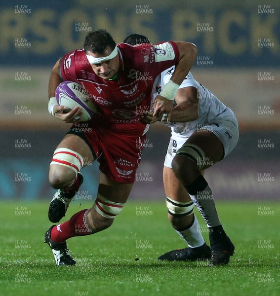 110120 - Scarlets v RC Toloun - European Rugby Challenge Cup - Aaron Shingler of Scarlets is tackled by Swan Rebbadj of Toloun