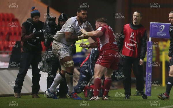110120 - Scarlets v RC Toloun - European Rugby Challenge Cup - A fight breaks out between Samson Lee of Scarlets and Romain Taofifenua of Toloun