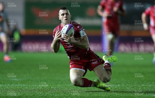 110120 - Scarlets v RC Toloun - European Rugby Challenge Cup - Gareth Davies of Scarlets