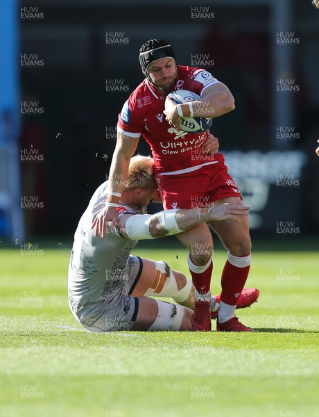 040421 Scarlets v Sale Sharks, European Champions Cup - Leigh Halfpenny of Scarlets is tackled by Jean-Luc du Preez of Sale Sharks