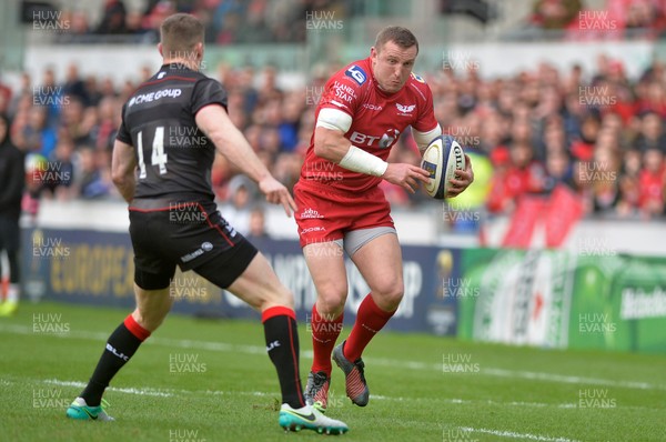 150117 Scarlets v Saracens - Champions Cup - Hadleigh Parkes of Scarlets takes on Chris Ashton of Saracens by Gwenno Davies/Huw Evans Agency