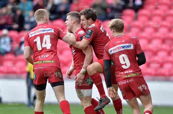 150117 Scarlets v Saracens - Champions Cup - Scott Williams celebrates his try with Scarlets team mates  by Gwenno Davies/Huw Evans Agency