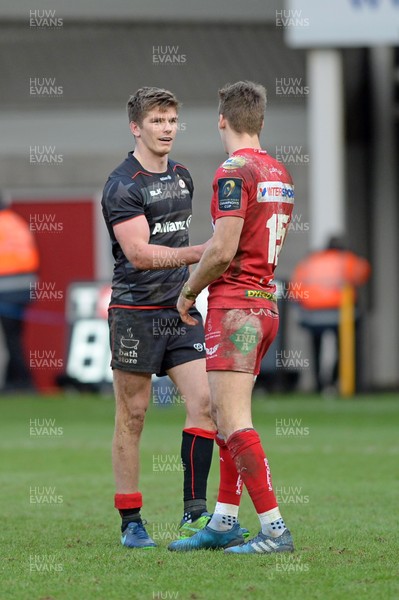 150117 Scarlets v Saracens - Champions Cup - Owen Farrell of Saracens and Liam Williams of Scarlets congratulate each other at the end of the game by Gwenno Davies/Huw Evans Agency