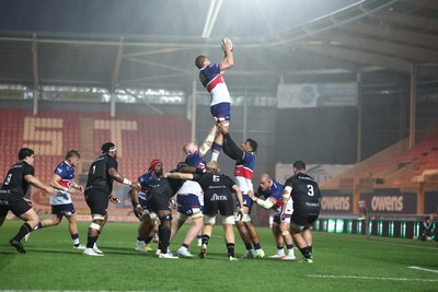 180926 - Scarlets v Saracens - Preseason Friendly - Harvey Cuckson of Scarlets wins a line out 