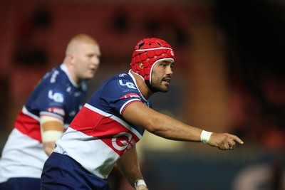 180926 - Scarlets v Saracens - Preseason Friendly - Josh Macleod of Scarlets directs his players