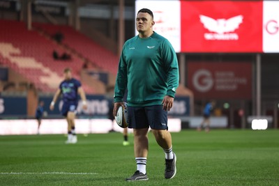180926 - Scarlets v Saracens - Preseason Friendly - New Scarlets defence Coach Eamon O’Carroll before kick off