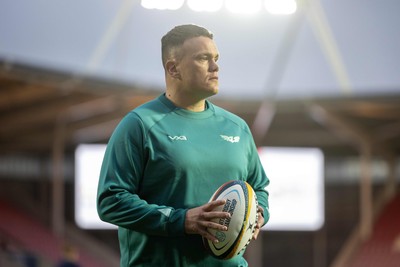 180926 - Scarlets v Saracens - Preseason Friendly - New Scarlets defence Coach Eamon O’Carroll before kick off
