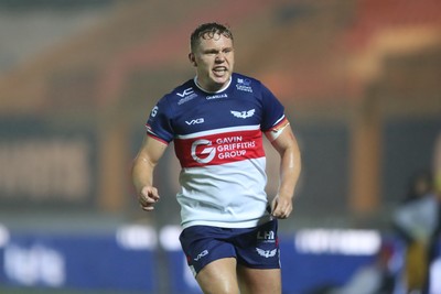 180926 - Scarlets v Saracens - Preseason Friendly - Sam Costelow of Scarlets 