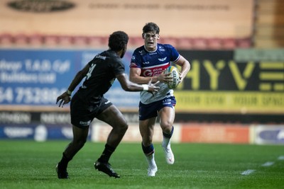 180926 - Scarlets v Saracens - Preseason Friendly - Eddie James of Scarlets on the attack