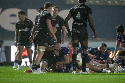 180926 - Scarlets v Saracens - Preseason Friendly -  Josh Morse scores for Scarlets