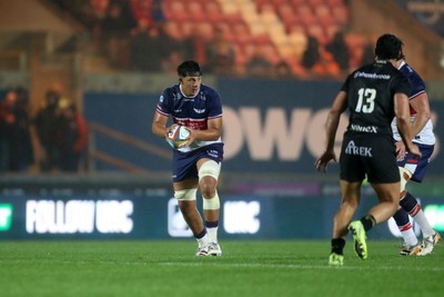 180926 - Scarlets v Saracens - Preseason Friendly -  Gabe Cahsay of Scarlets offloads 