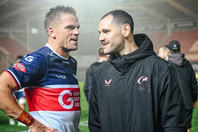 180926 - Scarlets v Saracens - Pre Season Friendly - Gareth Anscombe of Scarlets and Tomos Williams of Saracens at full time