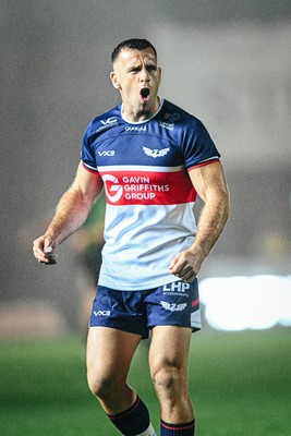 180926 - Scarlets v Saracens - Pre Season Friendly - Gareth Davies of Scarlets