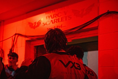 180926 - Scarlets v Saracens - Pre Season Friendly - Players prepare to walk out of the tunnel