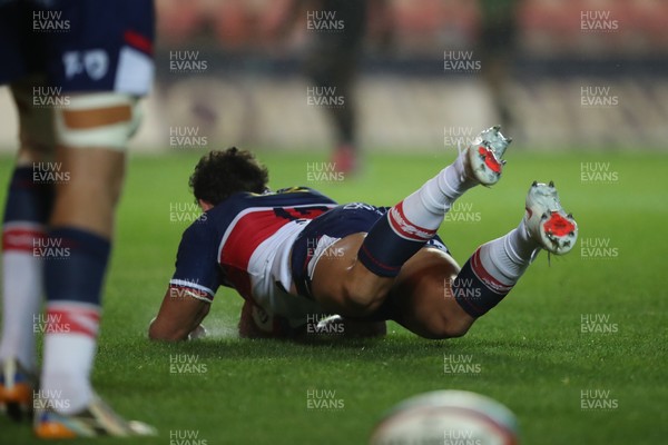 180926 - Scarlets v Saracens - Preseason Friendly - Eddie James of Scarlets scores a try