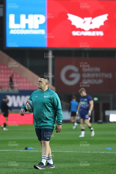 180926 - Scarlets v Saracens - Preseason Friendly - New Scarlets defence Coach Eamon O’Carroll before kick off