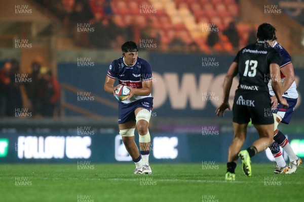 180926 - Scarlets v Saracens - Preseason Friendly -  Gabe Cahsay of Scarlets offloads 