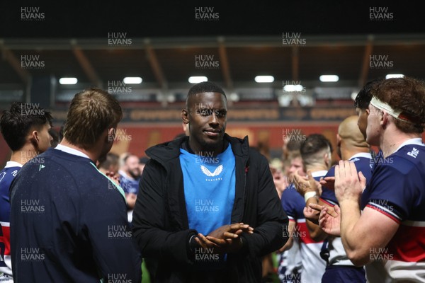 180926 - Scarlets v Saracens - Preseason Friendly - Maro Itoje of Saracens leaves the field at the final whistle 