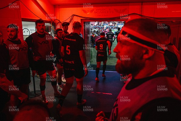 180926 - Scarlets v Saracens - Pre Season Friendly - Players walk out of the tunnel for the start of the game