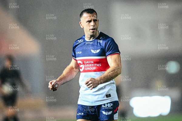 180926 - Scarlets v Saracens - Pre Season Friendly - Gareth Davies of Scarlets