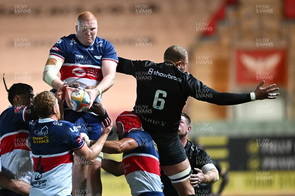 180926 - Scarlets v Saracens - Pre Season Friendly - Will Evans of Scarlets is challenged by Nick Isiekwe of Saracens