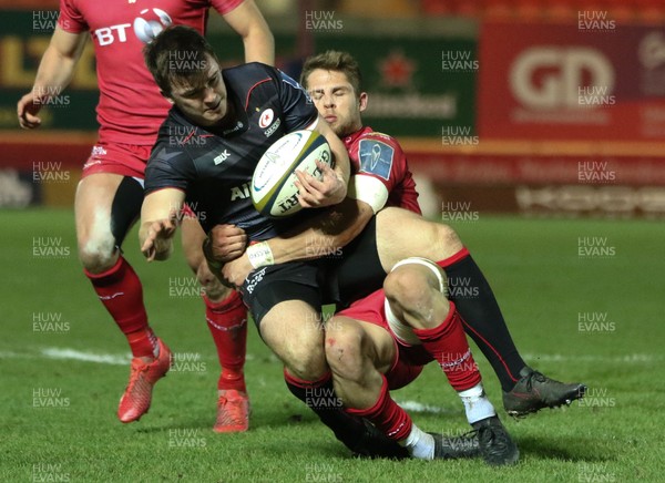 270117 - Scarlets v Saracens, Anglo Welsh Cup - Matt Gallagher of Saracens is held by Tom Williams of Scarlets