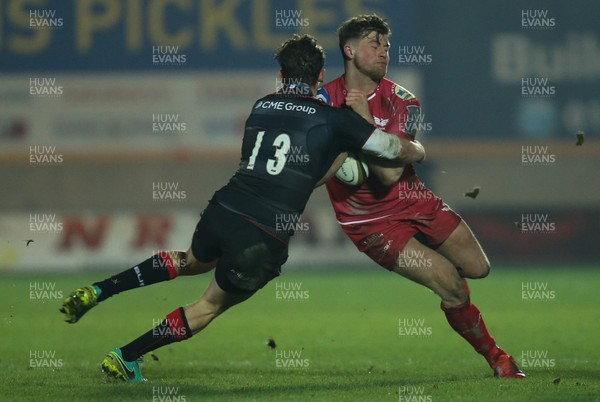 270117 - Scarlets v Saracens, Anglo Welsh Cup - Dion Jones of Scarlets takes on Tim Streather of Saracens