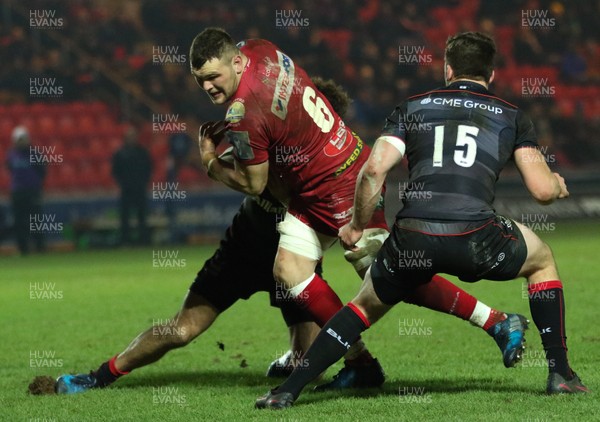 270117 - Scarlets v Saracens, Anglo Welsh Cup - Jack Condy of Scarlets is tackled by Mike Ellery of Saracens and Matt Gallagher of Saracens as he charges towards the line