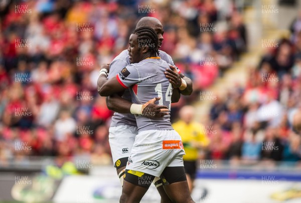 020917 Scarlets v Southern Kings - Guinness Pro14 - Yaw Penxe of the Southern Kings celebrates his try with team mate 