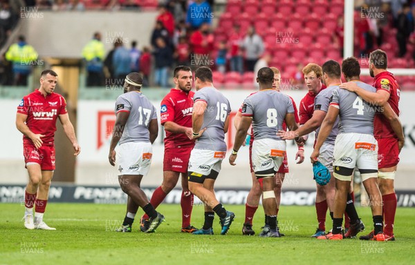 020917 Scarlets v Southern Kings - Guinness Pro14 - players shake hands at the end of the game