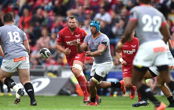 020917 - Scarlets v Southern Kings - Guinness PRO14 - Jurie van Vuuren of the Southern Kings gets the ball away