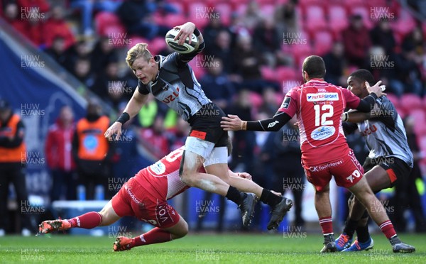 230220 - Scarlets v Southern Kings - Guinness PRO14 - Christopher Hollis of Southern Kings is tackled by Dan Jones of Scarlets