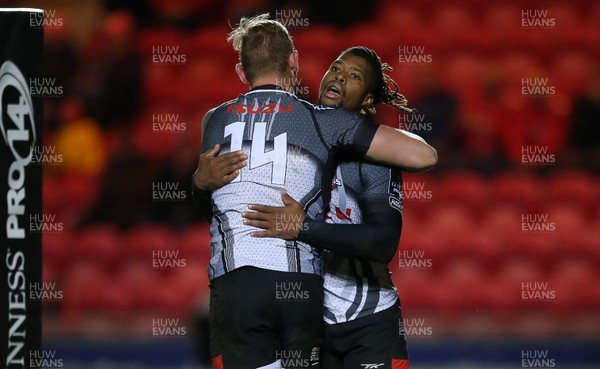 230220 - Scarlets v Isuzu Southern Kings - Guinness PRO14 - Christopher Hollis celebrates scoring a try with Howard Mnisi of Southern Kings